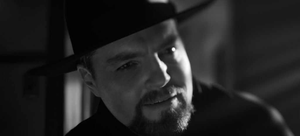 Tom Burke als Orson Welles aus Mank.