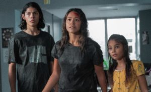 Gina Rodriguez Lucius Hoyos und Ariana Greenblatt aus Awake