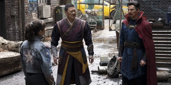Benedict Cumberbatch Xochitl Gomez und Bendict Wong aus Doctor Strange in the Multiverse of Madness