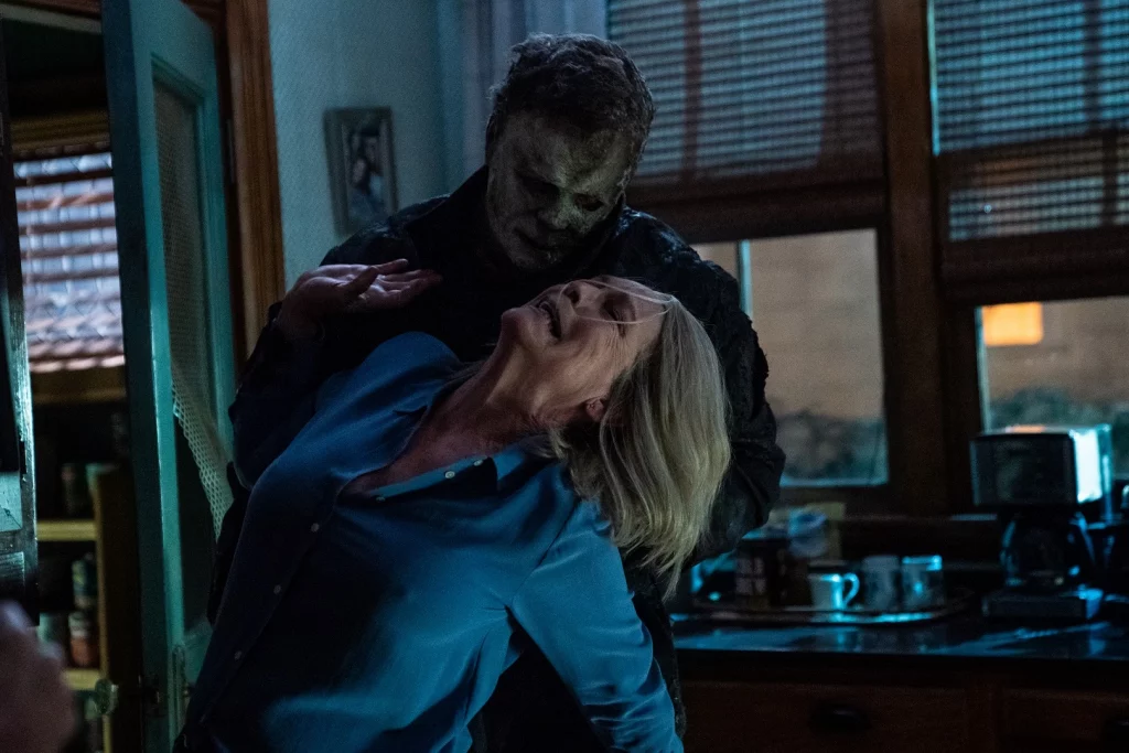 Jamie Lee Curtis als Laurie Strode und James Jude Courtney in Halloween Ends