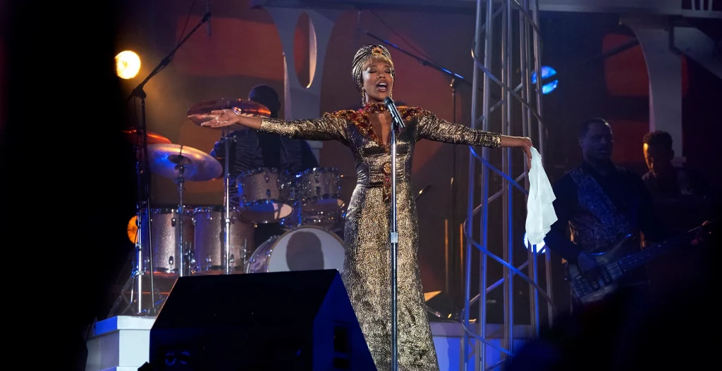 Naomi Ackie während des Afrikakonzerts