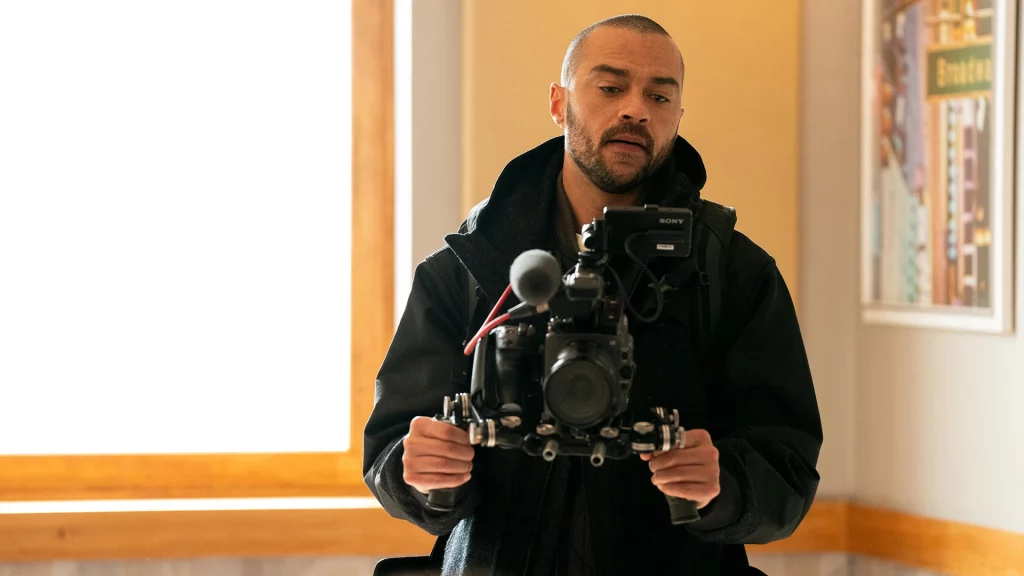 Jesse Williams als Torbert in Only Murders in the Building