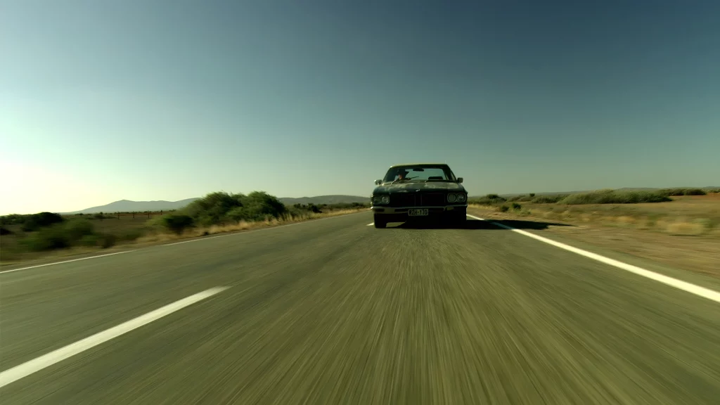 Rasen auf der Autobahn in Australien