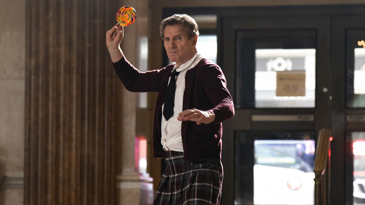 Liam Neeson als Frank Drebin Jr aus Die nackte Kanone 2025