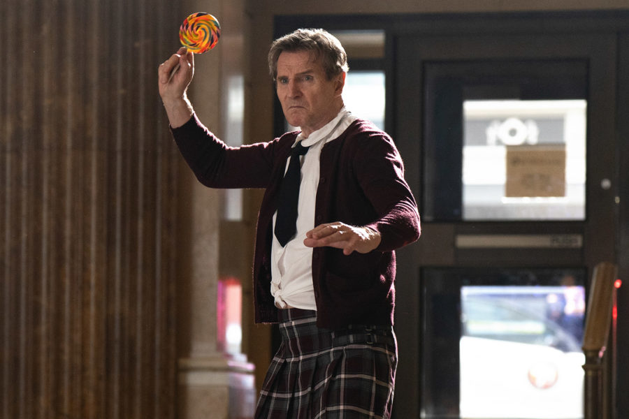 Liam Neeson als Frank Drebin Jr aus Die nackte Kanone 2025