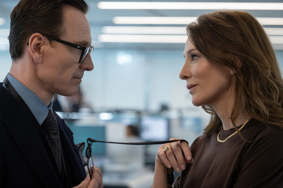 Cate Blanchett als Kathryn und Michael Fassbender als George aus Black Bag