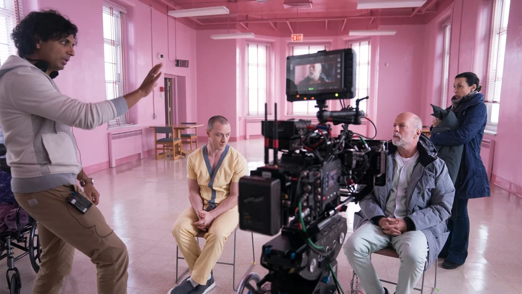Regisseur M Knight Shyamalan James McAvoy und Bruce Willis in Glass