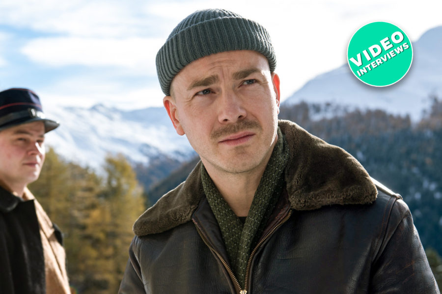 Albrecht Schuch als James Larkin White und Marius Ahrendt in Stiller
