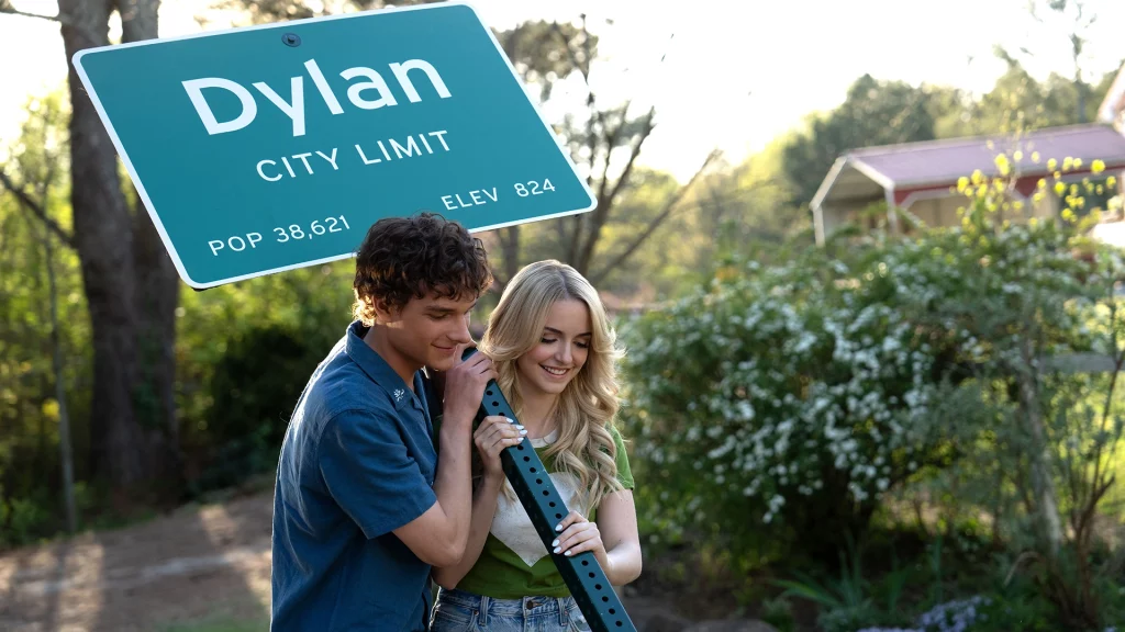 Mason Thames als Miller und Mckenna Grace als Clara in Regretting You