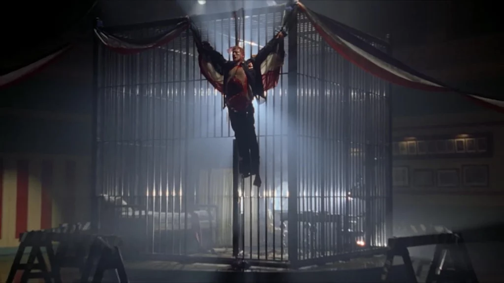 Charles Napier als Polizist