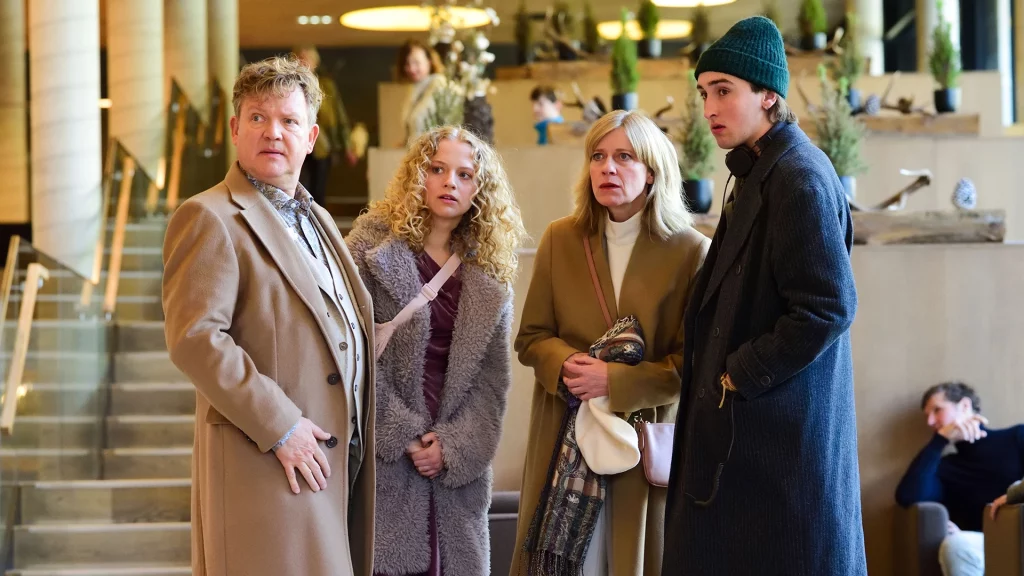 Justus von Dohnanyi Caroline Peters Jonas Volkmann und Kya-Celina Barucki aus Der Spitzname