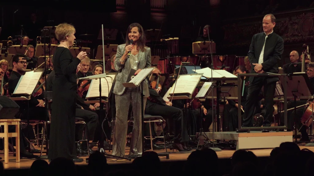 Lydia Kavina mit Theremin und Sandra Studer am 13 IFMW 2025