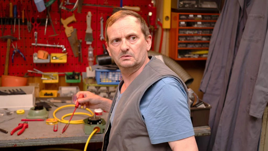 Milan Peschel als Hans-Günther