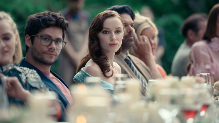 Dylan O Brien und Phoebe Dynevor aus The Change