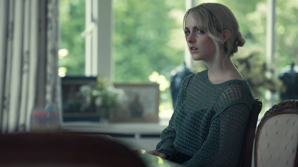 Mckenna Grace als Birdie in The Change