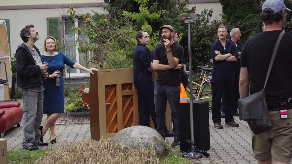 Susanne Kunz als Heidi alt und Pasquale Aleardi als Daneli alt am Set