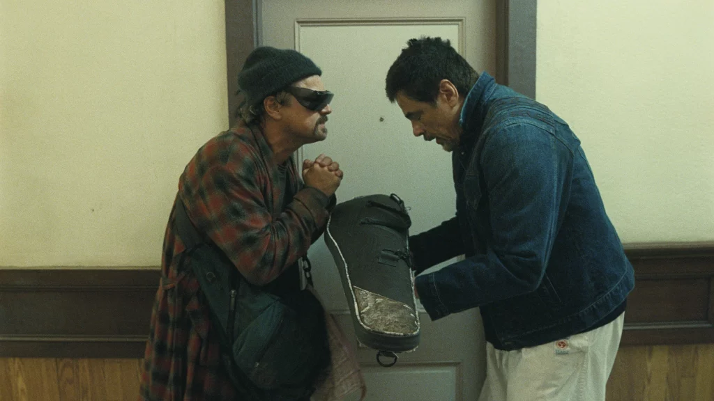 Leonardo DiCaprio und Benicio del Toro aus One Battle After Another