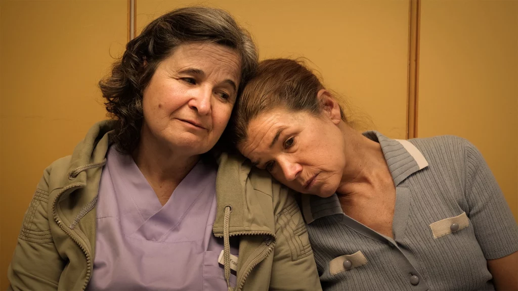 Anke Engelke als Rita und Marion Maria Hofstätter als Gitti aus Dann passiert das Leben