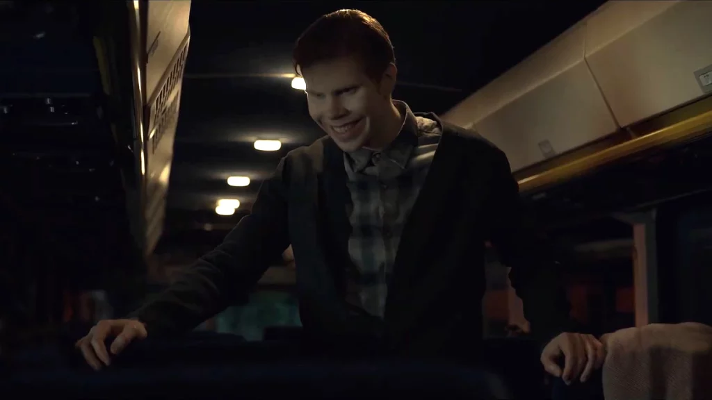 Jamie McGuire als Monster Smiley in From