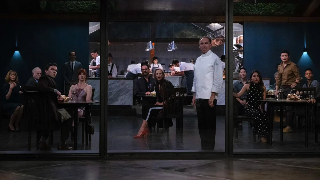 Janet McTeer Judith Light Anya Taylor-Joy Nicholas Hoult und Ralph Fiennes aus The Menu