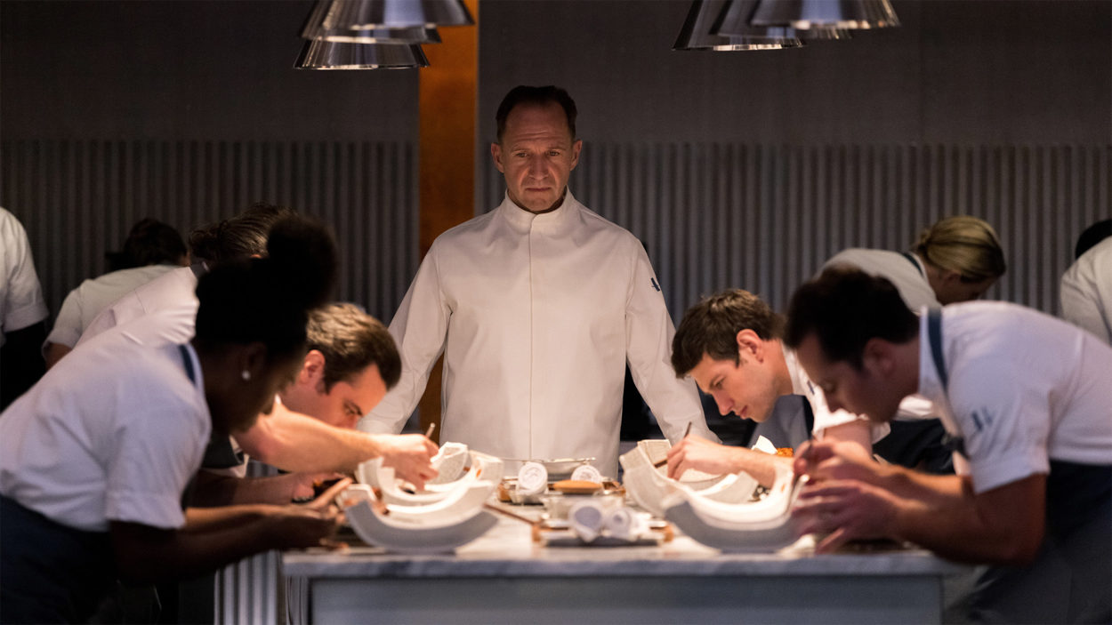 Ralph Fiennes als Julian Slowik aus The Menu