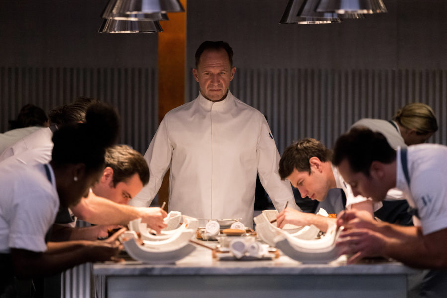 Ralph Fiennes als Julian Slowik aus The Menu