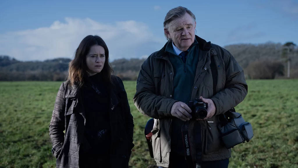 Claire Foy und Brendan Gleeson aus H wie Habicht