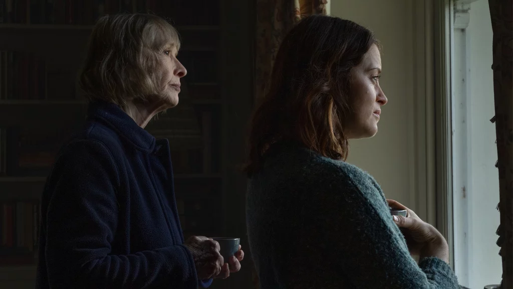 Claire Foy und Lindsay Duncan aus H wie Habicht