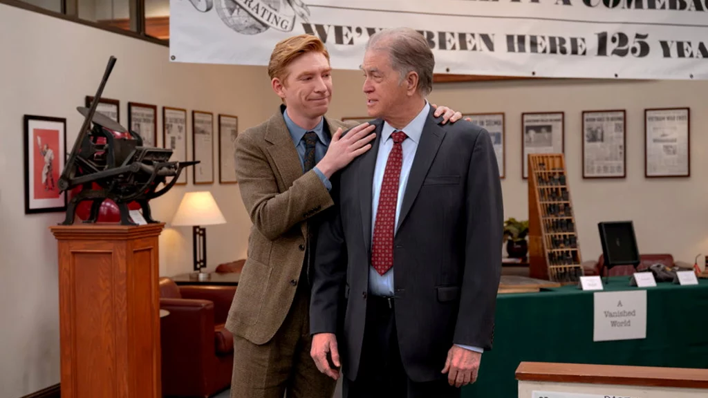 Allan Havey als Marv und Domhnall Gleeson als Ned aus The Paper Staffel 2