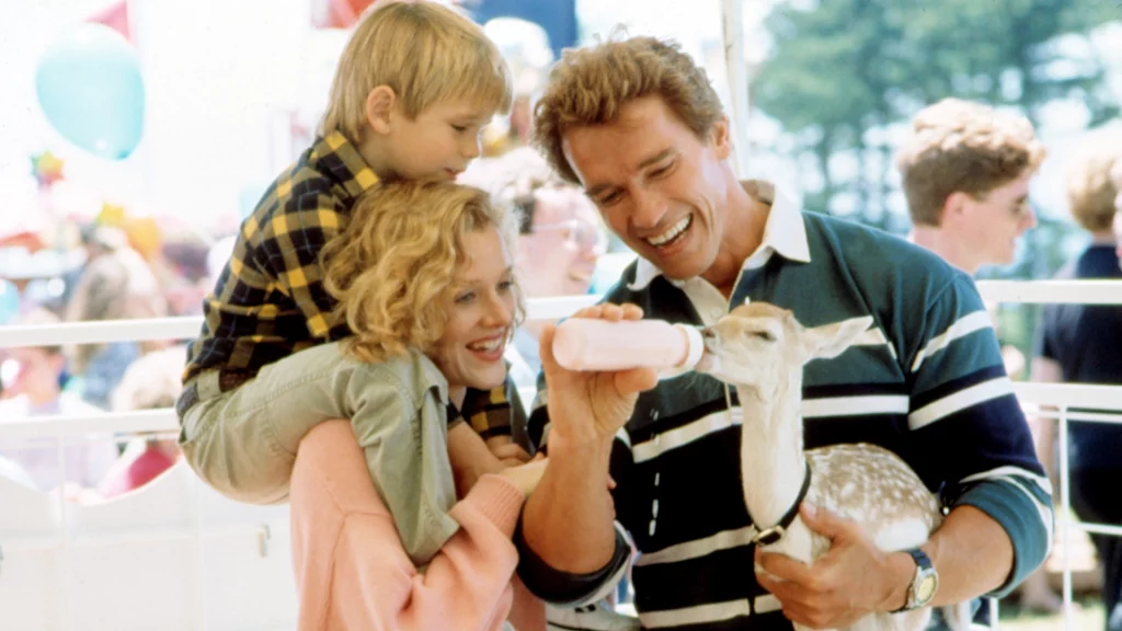 Arnold Schwarzenegger und Penelope Ann Miller aus Der Kindergarten Cop
