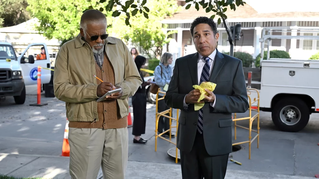 Duane R Shepard Sr als Barry und Oscar Nuñez als Oscar aus The Paper