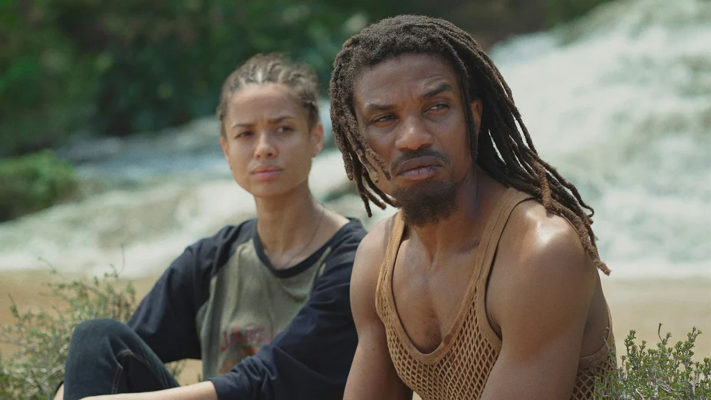 Gugu Mbatha-Raw als Claudia und Sheldon Shepherd als Cudjoe East in Possession