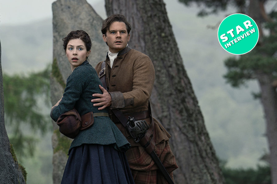 Jeremy Irvine als Henry & Hermione Corfield als Julia in Outlander Blood of My Blood Staffel 2