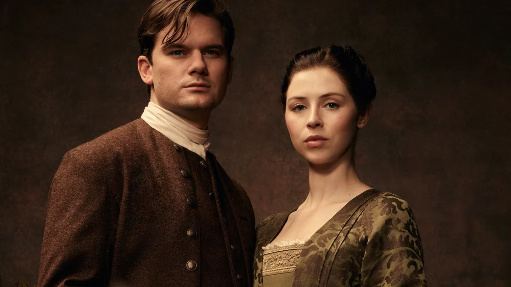 Jeremy-Irvine-und-Hermione-Corfield-aus-Outlander-Blood-of-My-Blood-Staffel-2