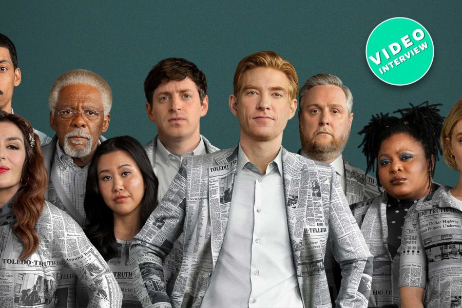 Domhnall Gleeson Sabrina Impacciatore Chelsea Frei Melvin Gregg Gbemisola Ikumelo Alex Edelman Ramona Young Tim Key Oscar Nuñez aus The Paper Staffel 2